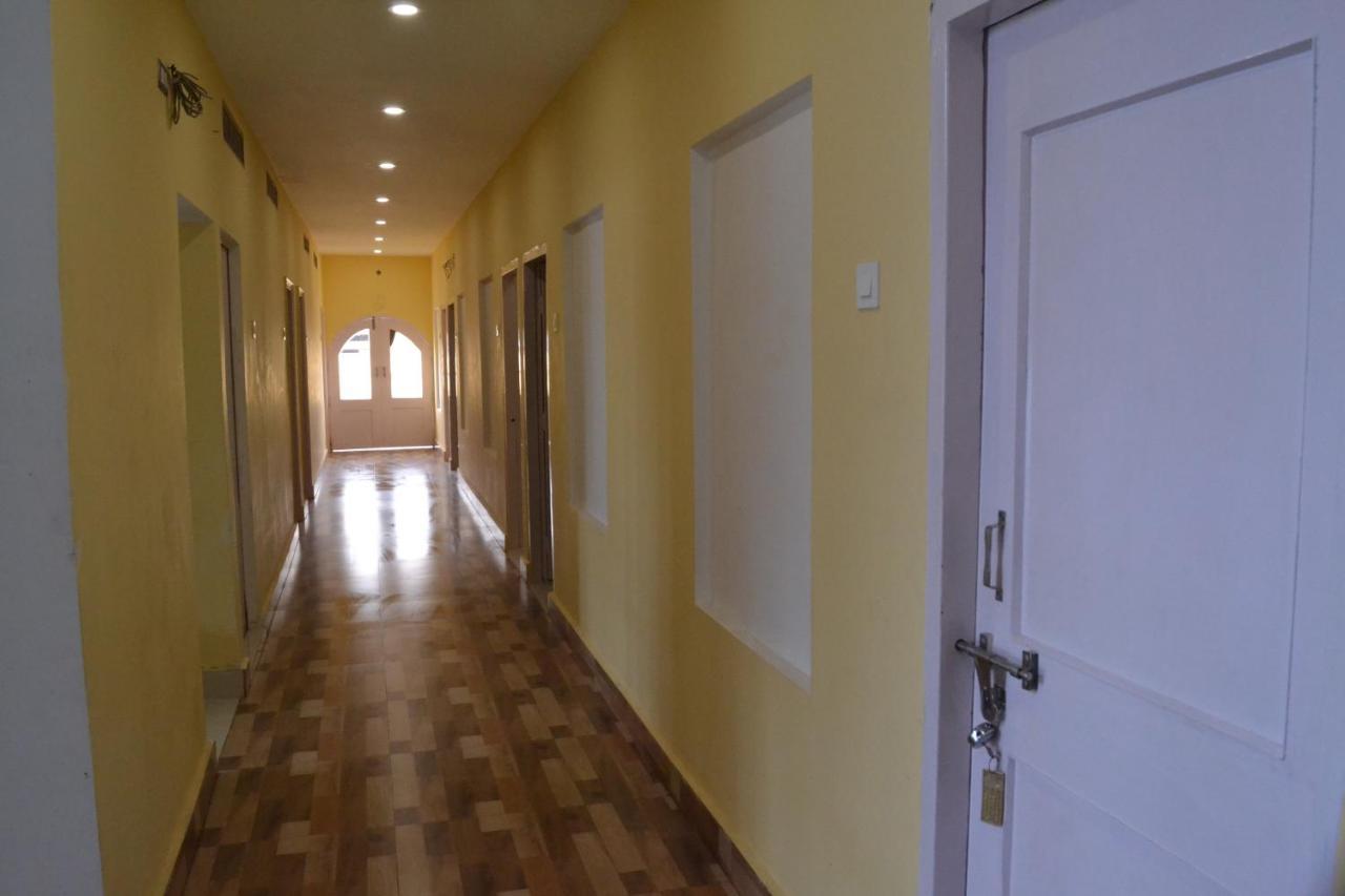 ורנאסי Hotel Samman מראה חיצוני תמונה