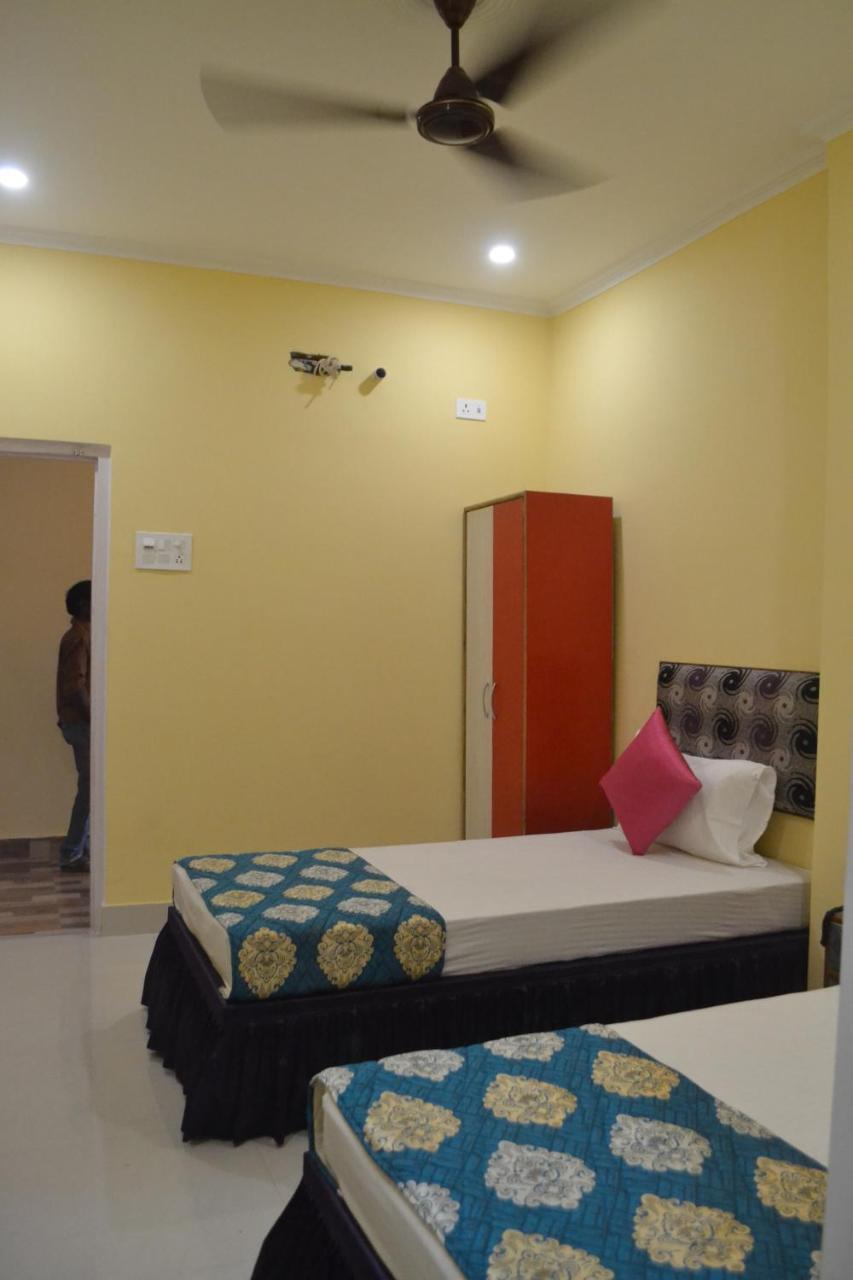 ורנאסי Hotel Samman מראה חיצוני תמונה