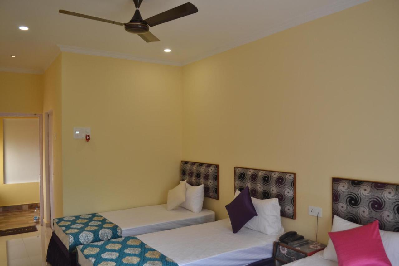 ורנאסי Hotel Samman מראה חיצוני תמונה