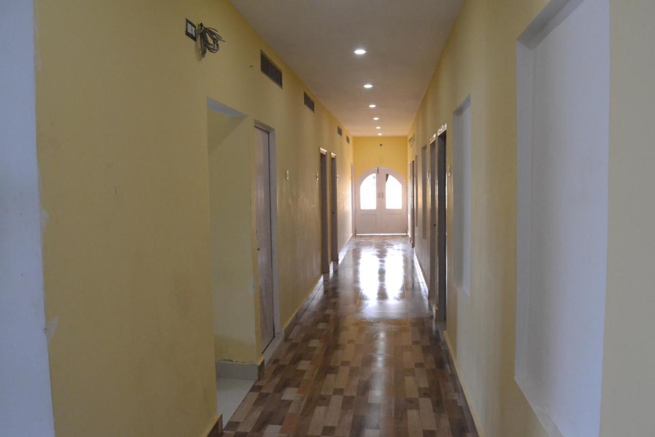 ורנאסי Hotel Samman מראה חיצוני תמונה
