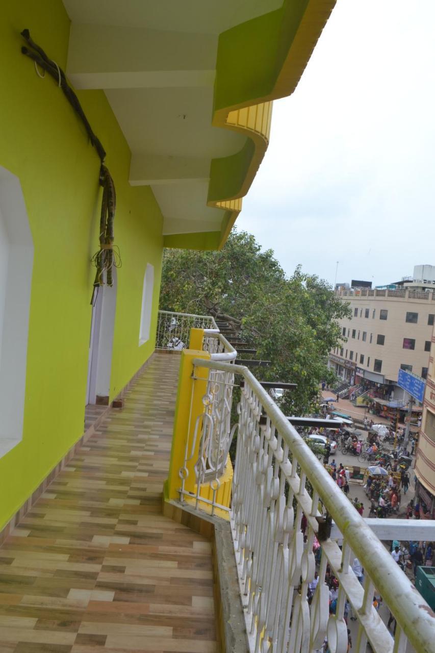 ורנאסי Hotel Samman מראה חיצוני תמונה