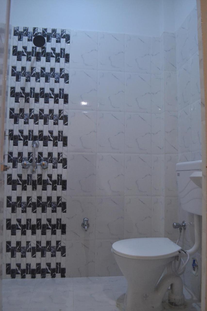 ורנאסי Hotel Samman מראה חיצוני תמונה