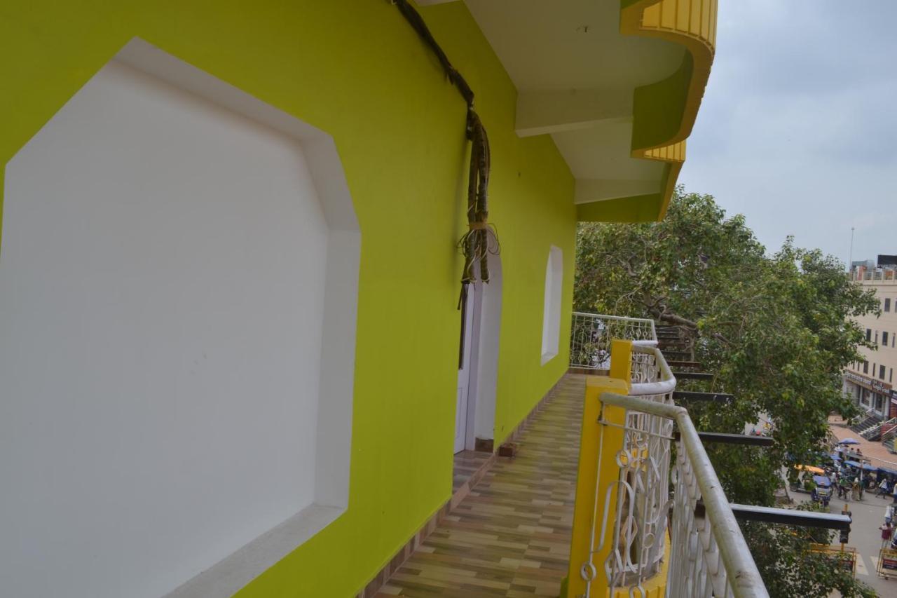 ורנאסי Hotel Samman מראה חיצוני תמונה